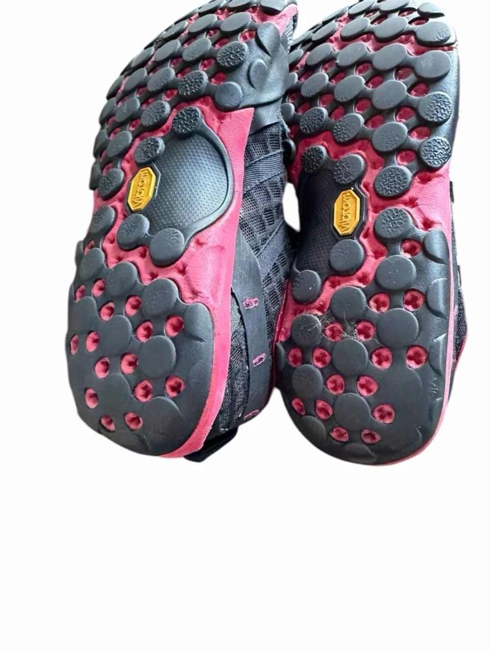 New Balance Minimus Trail running shoes size 7 black and fushia